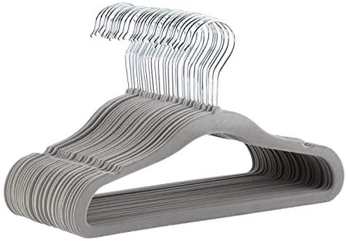 Perchas de terciopelo Amazon Basics para bebé, 30 uds por 14,99 €